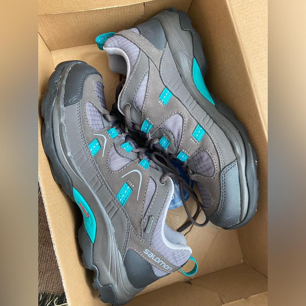 Salomon grey Goretex hiking shoes NWT